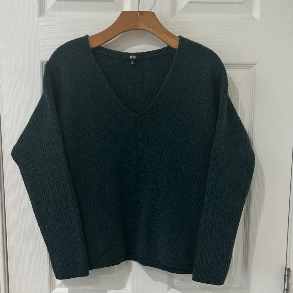 Uniqlo Women's Forest Green V-Neck Sweater